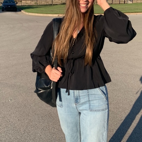 SHEIN black top with tie and button on neckline with bell sleeves - Picture 2 of 5